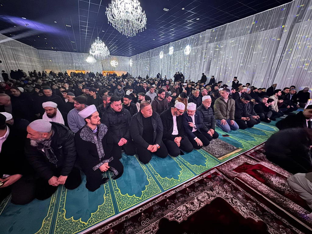 BİF Gençlik Teşkilatı’ndan 1500 Kişilik Cemaatle Sabah Namazı Buluşması